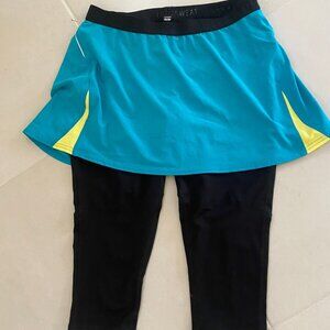Lucy activewear skirted capri - M